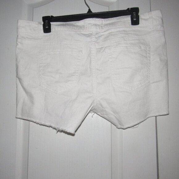 TORRID Denim Raw Hem White Jean Shorts Plus Size 18 - Picture 2 of 3